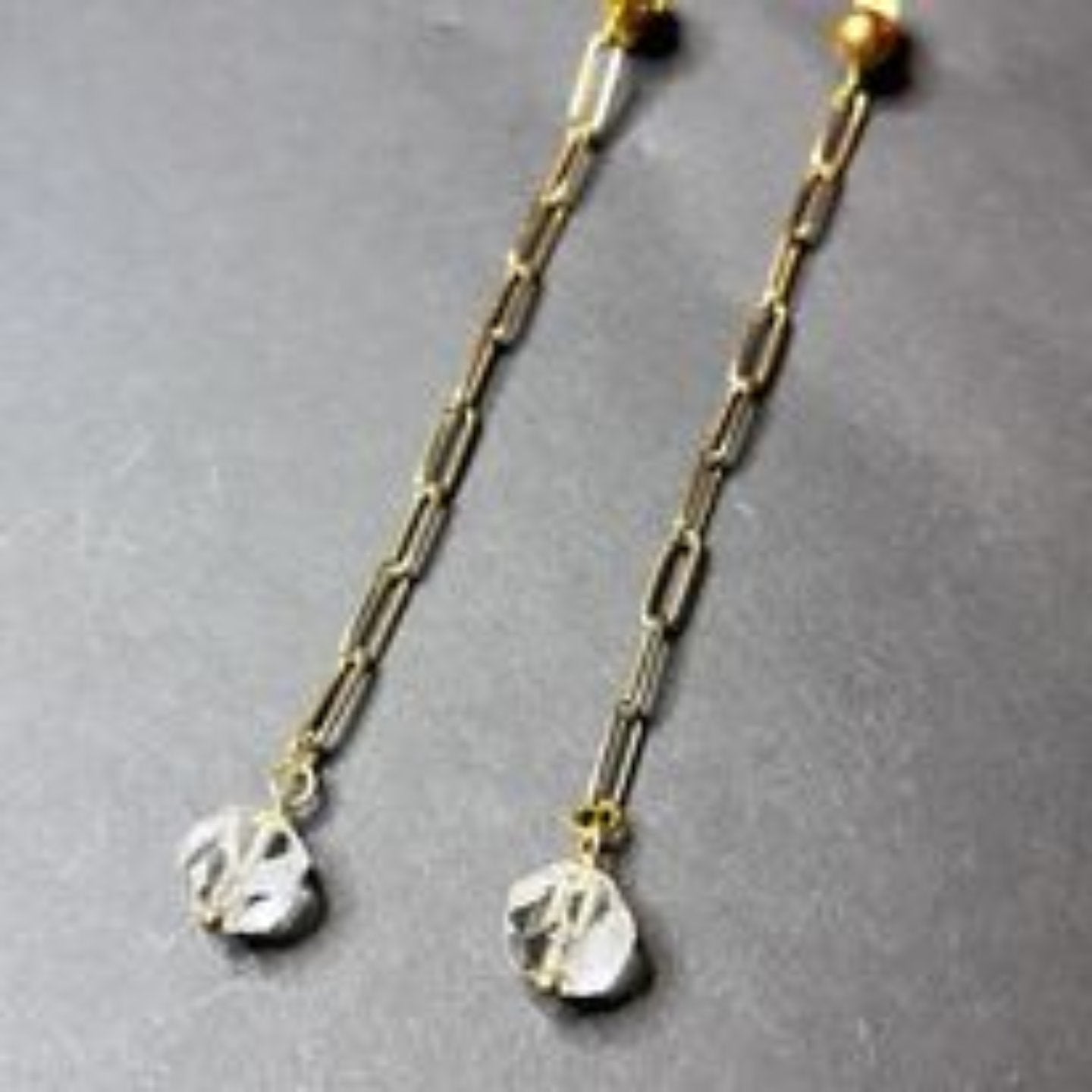 boucles d'oreilles pendantes doré et boule de pampilles de lustre