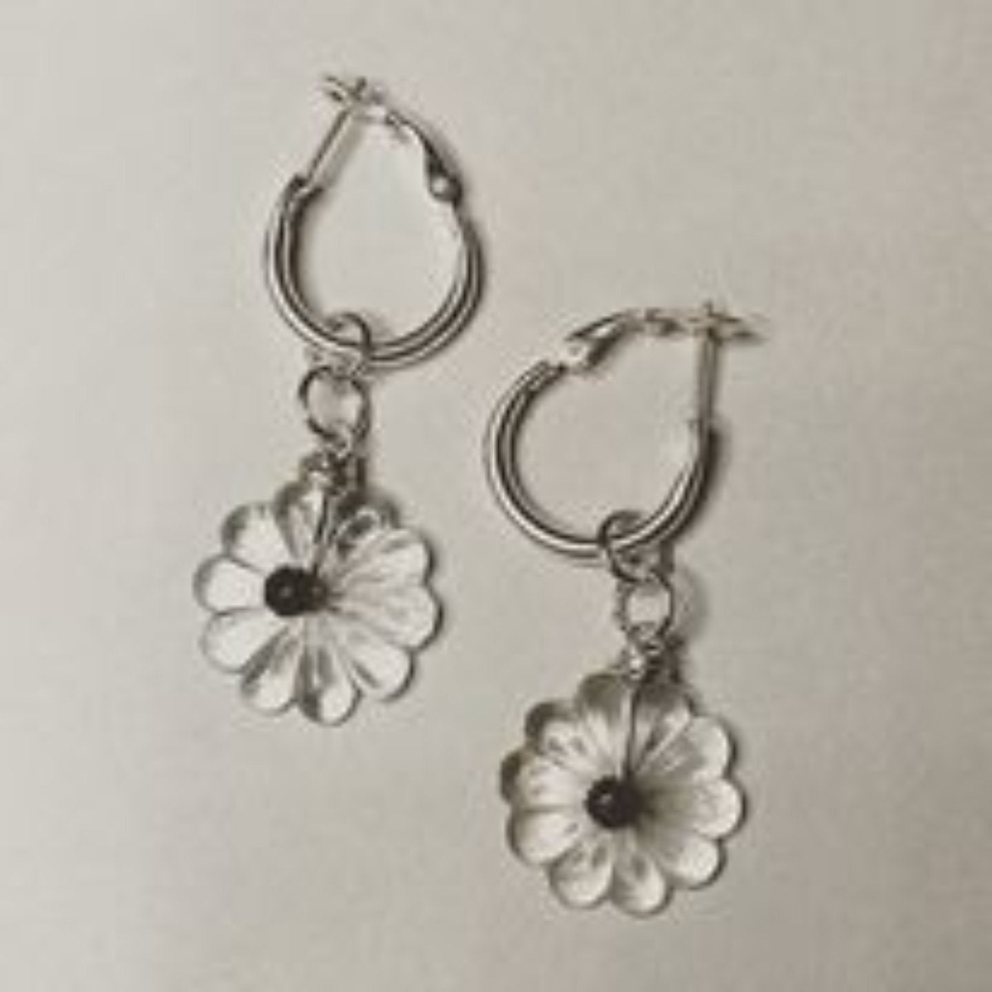 boucles d'oreilles créoles et pendants en fleur de pampilles de lustre vintage