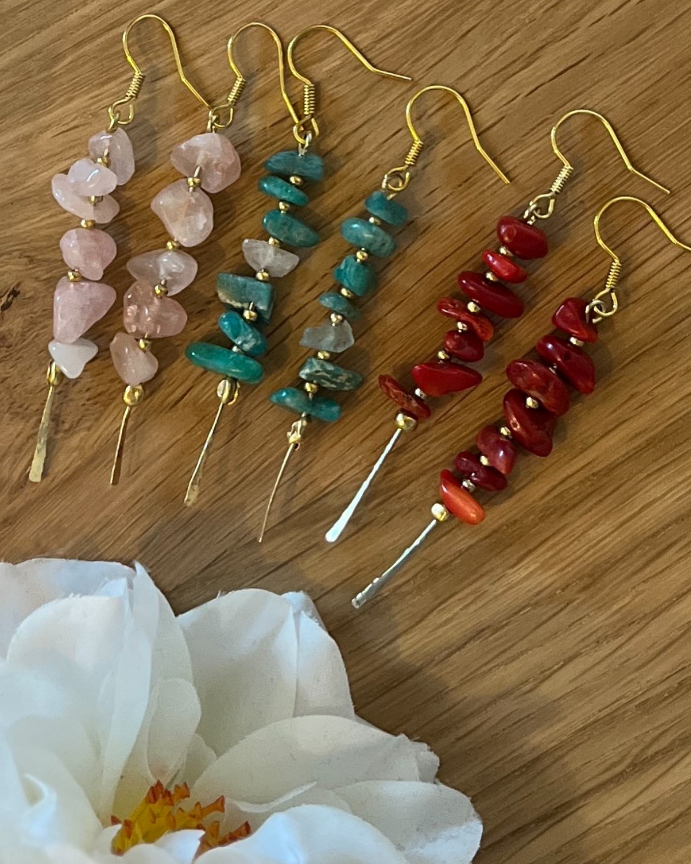 boucles d'oreilles pendantes en quartz rose, amazonite et jaspe rouge en acier inoxydable dorée
