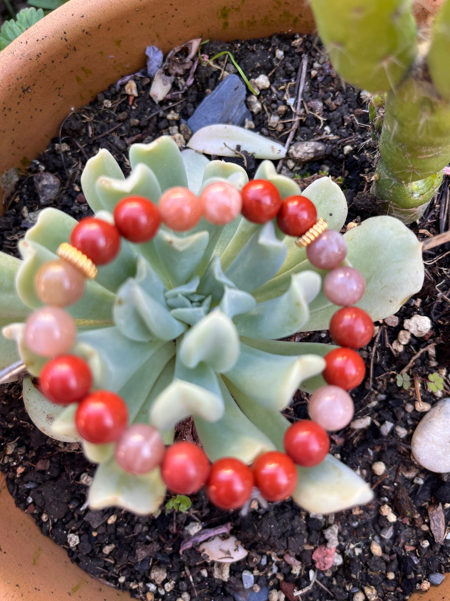 bracelet en pierres naturelles de soleil et de jaspe rouge