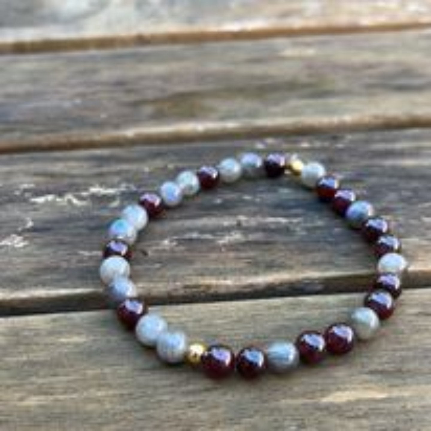 bracelet en pierres naturelles de labradorite et de grenat