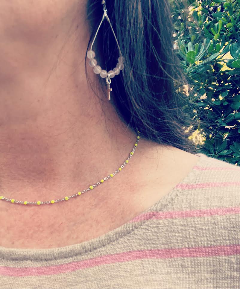 collier ras de cou en acier inoxydable argenté et de couleur jaune