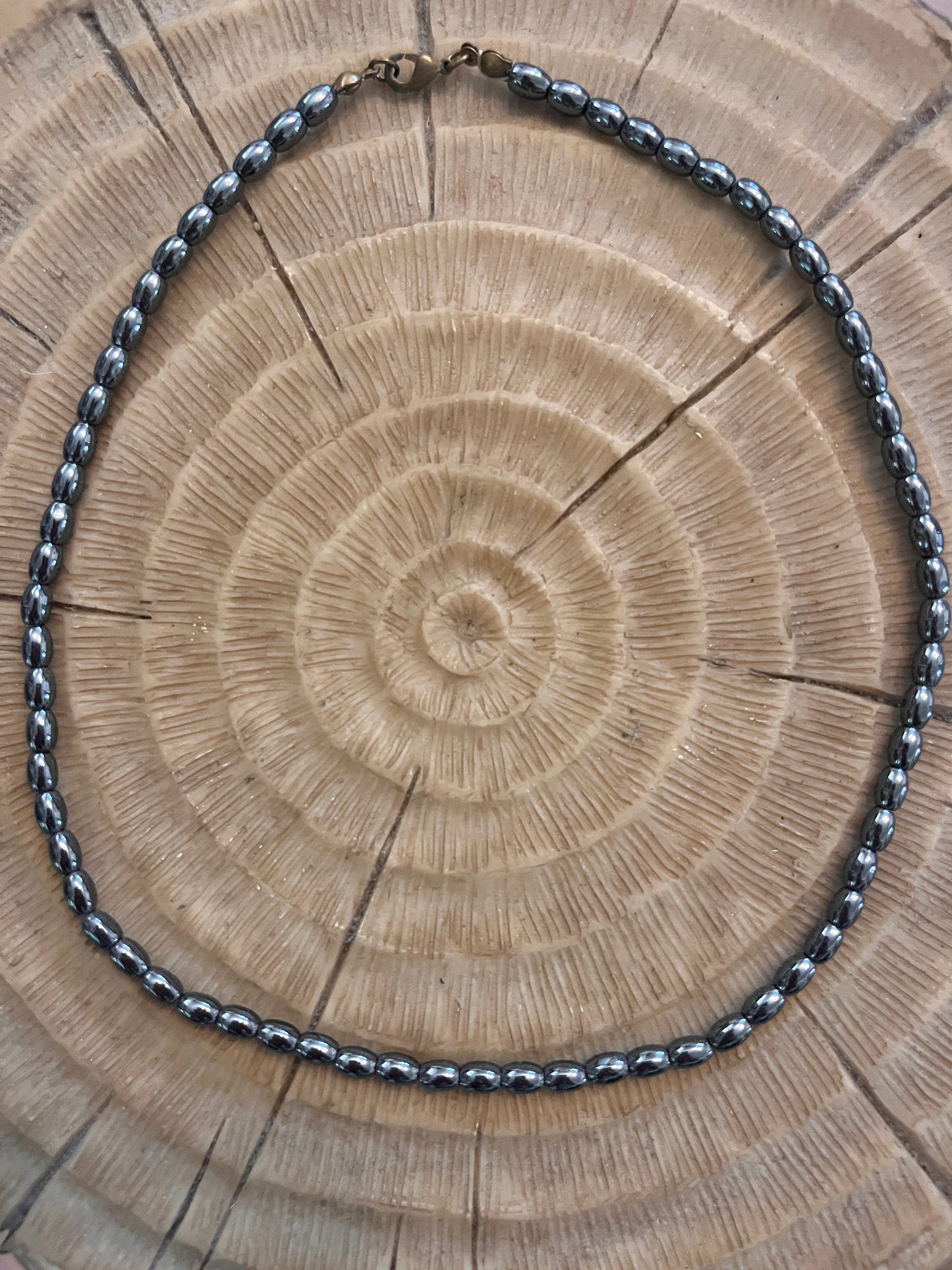 collier ras de cou en pierres naturelles d'hématite