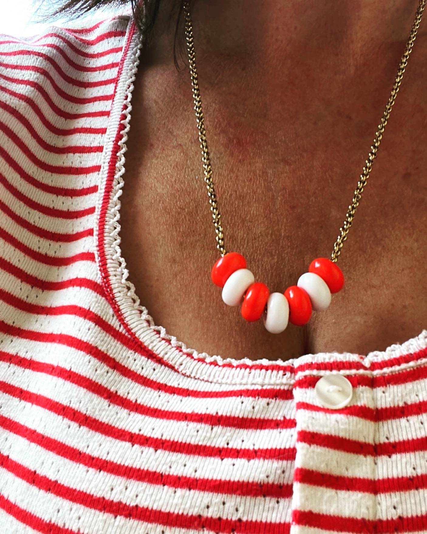 collier chaîne maille jaseron opale corail et blanche