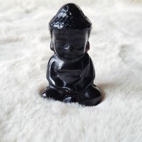 petite statue bouddha en pierre d'obsidienne