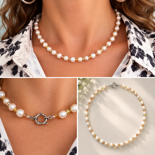 Collier Bali composé de perles d’eau douce et de cristaux Swarovski dans des tons miel, champagne et dorés, porté autour du cou avec une chemise blanche, création de bijoux pour femme de la collection automnale.