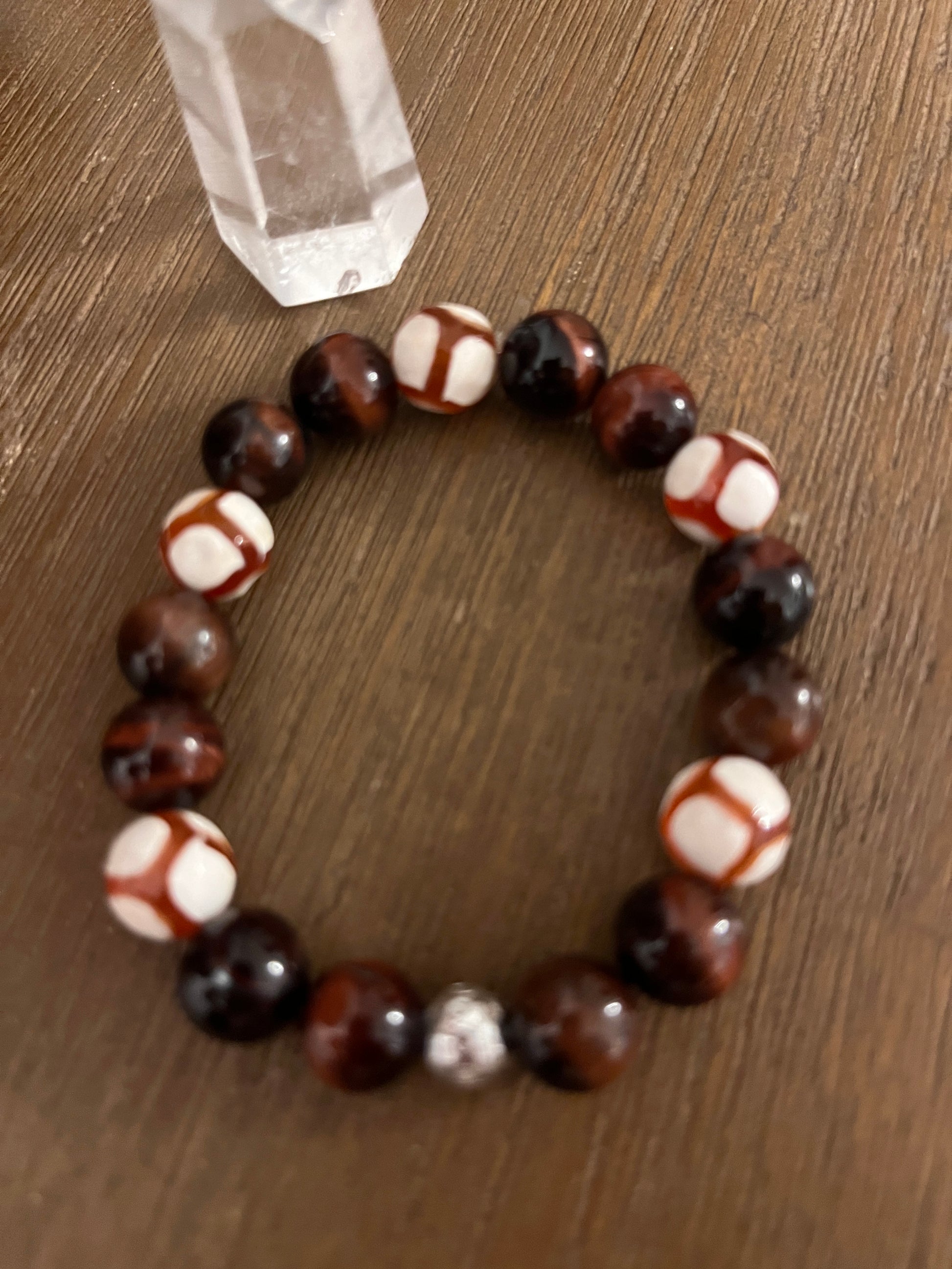 bracelet en pierres naturelles d'oeil du taureau et de l'agate du tibet